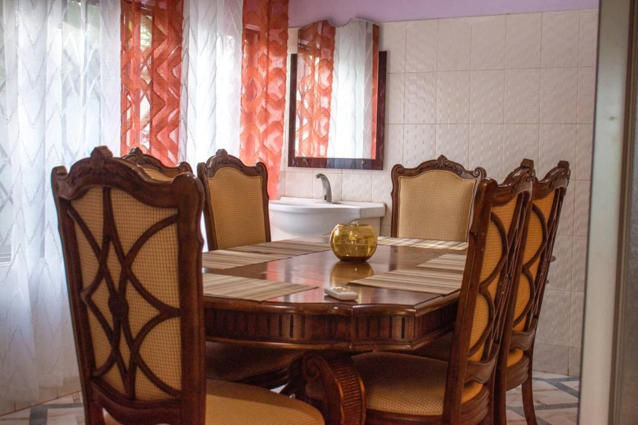Afranasa Inn 테마 외부 사진